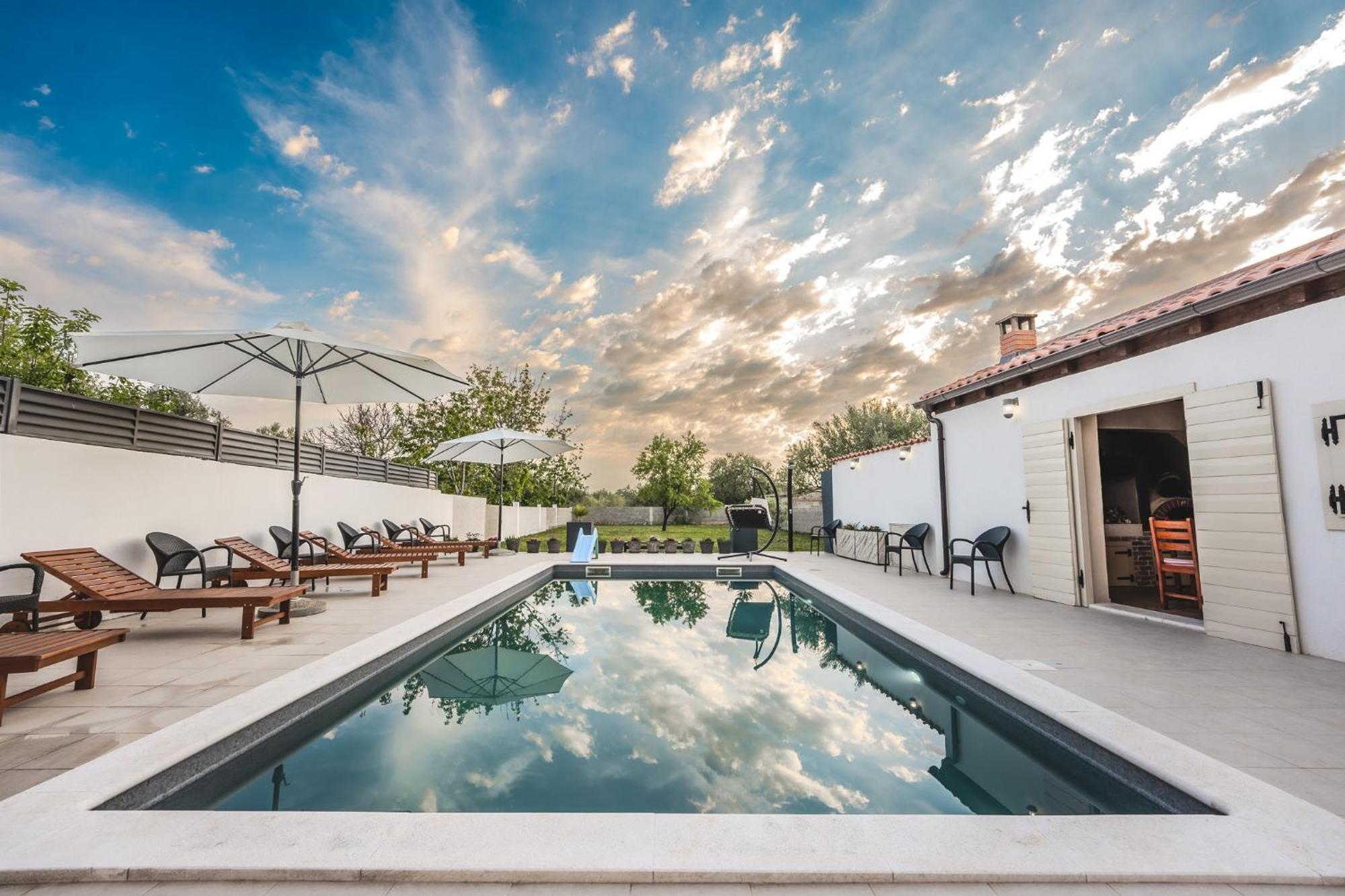 Villa Leny With Pool Sukošan エクステリア 写真