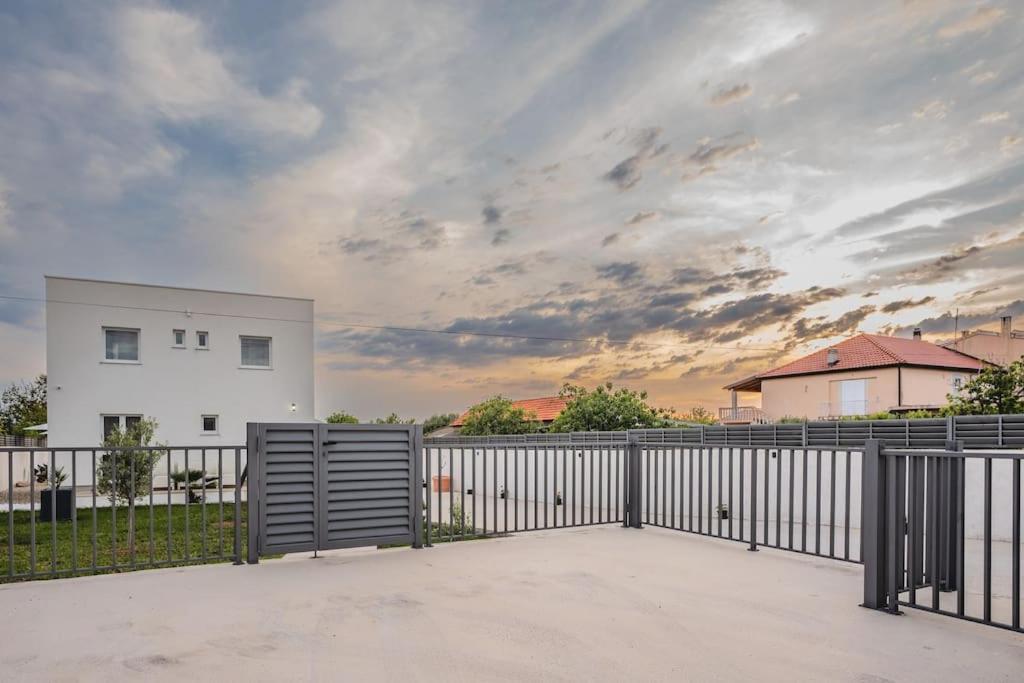 Villa Leny With Pool Sukošan エクステリア 写真