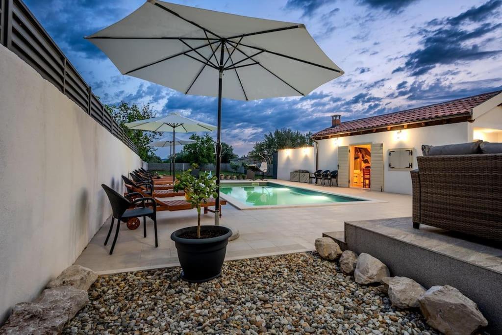 Villa Leny With Pool Sukošan エクステリア 写真