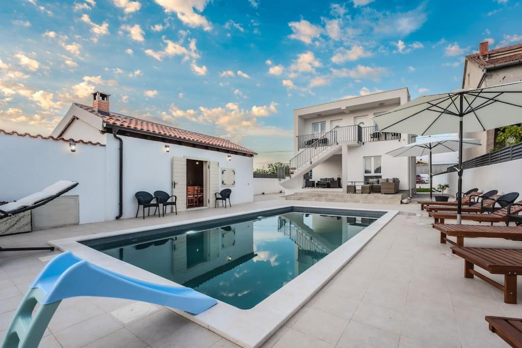Villa Leny With Pool Sukošan エクステリア 写真